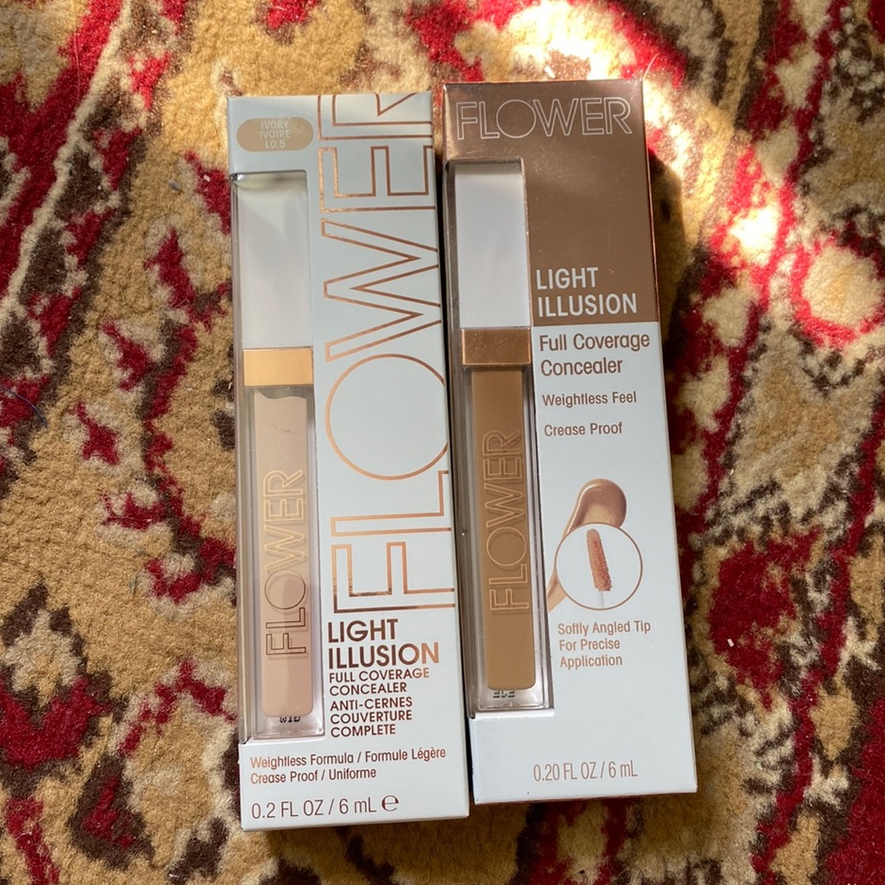 Light Illusion Full coverage concealer in Ivory LO.5 and D2-3 Deep